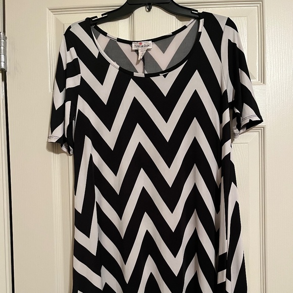 ZigZag Stripe tunic - Picture 1 of 6
